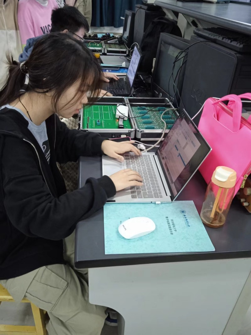 西安邮电大学FPGA课程