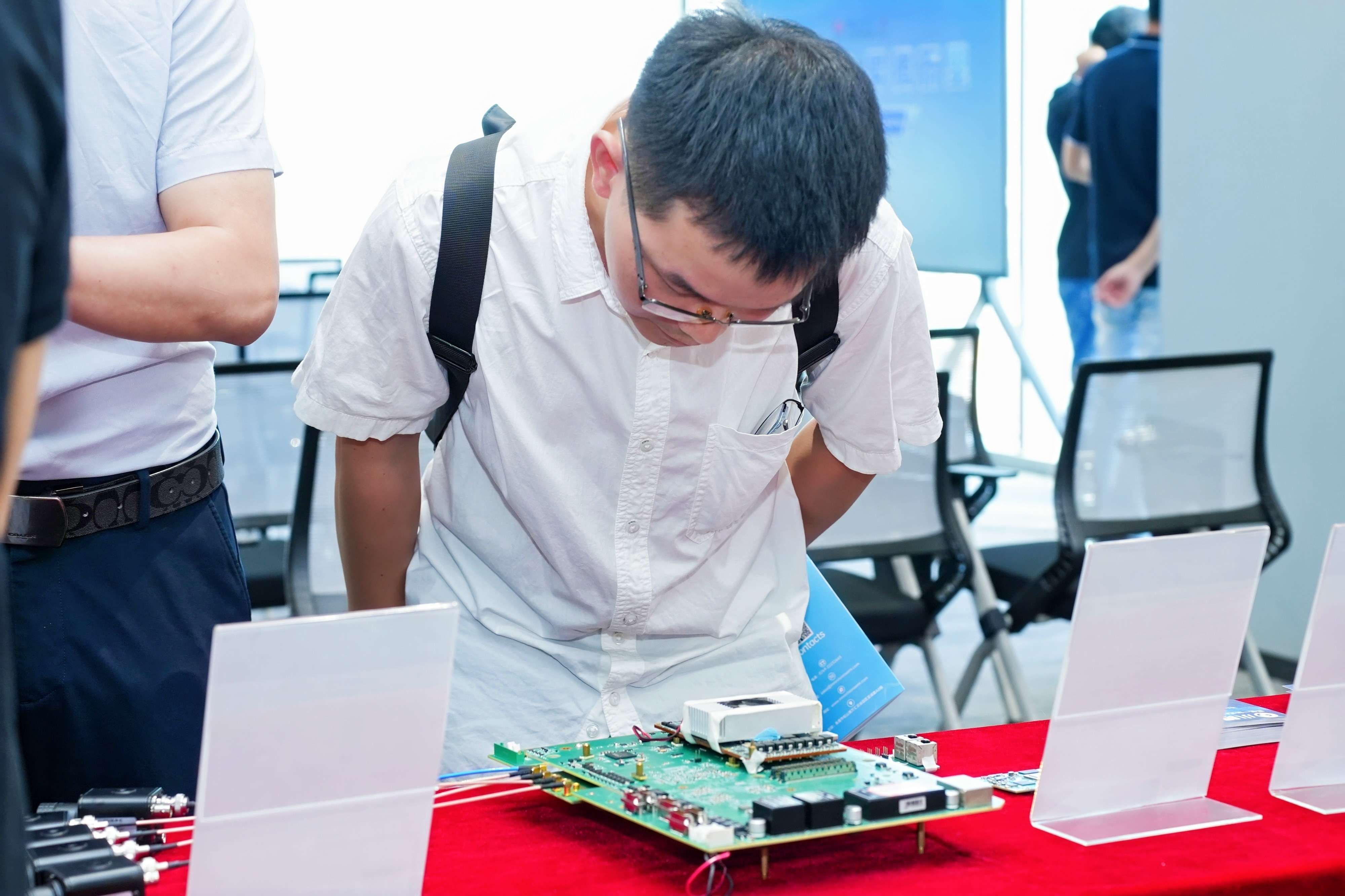 2025昇腾AI技术研讨会·深圳站 小眼睛科技发布多款AI+FPGA方案 助力昇腾AI生态发展！