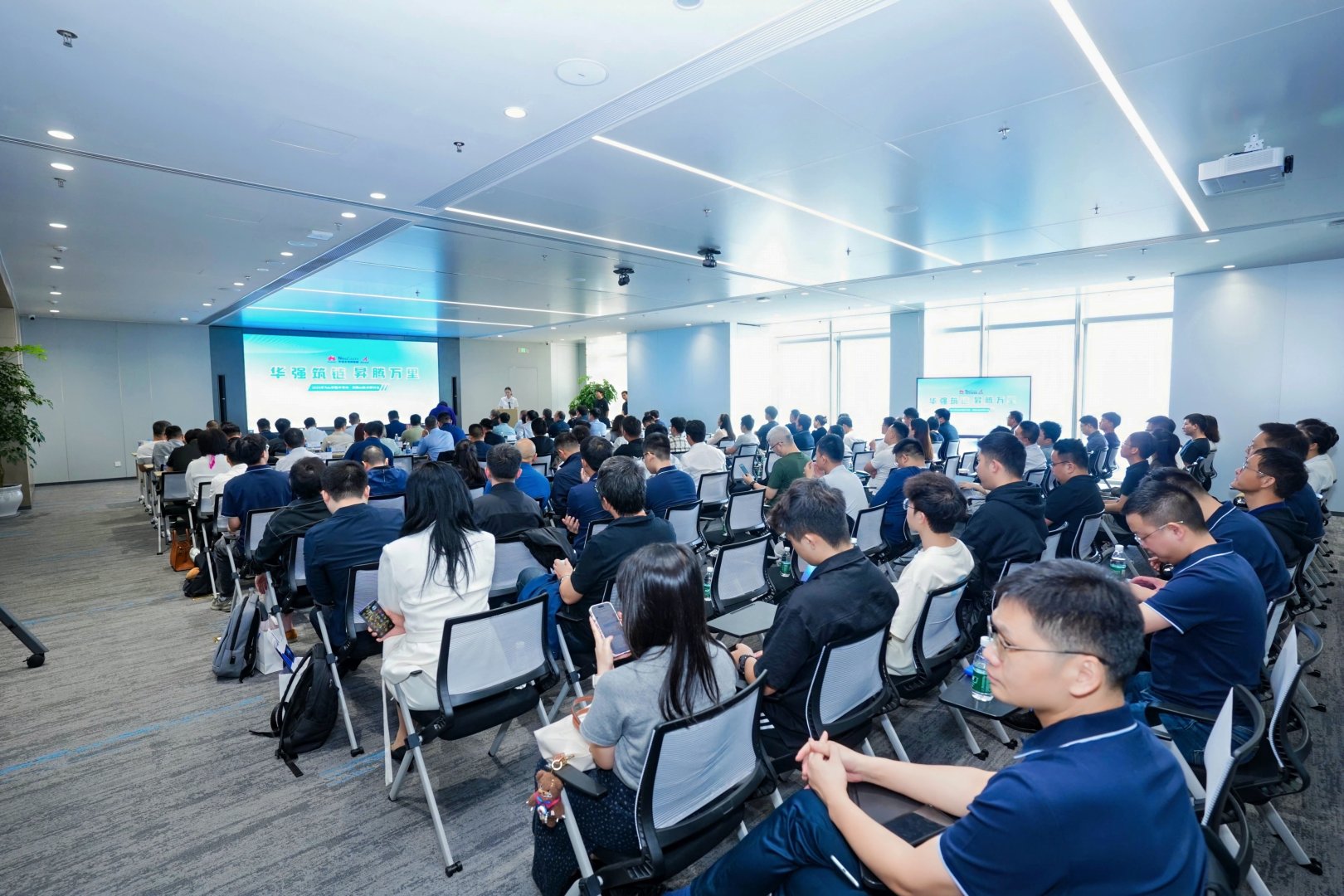 2025昇腾AI技术研讨会·深圳站 小眼睛科技发布多款AI+FPGA方案 助力昇腾AI生态发展！